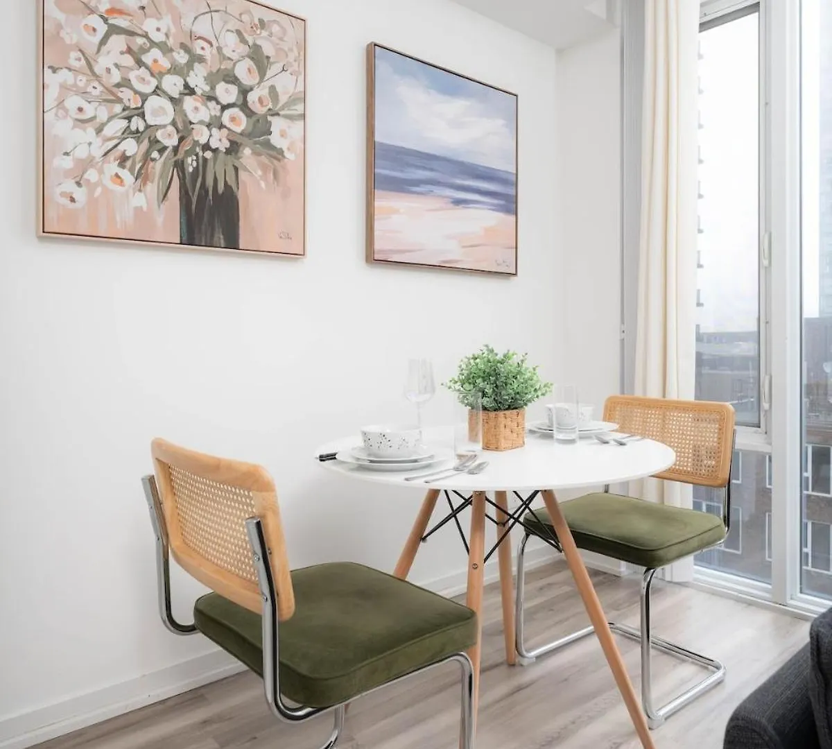 1Bd Next To Queen St - Most Ideal Location Toronto